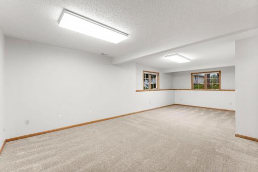 53-web-or-mls-1284 Quincy Cir-23.jpg