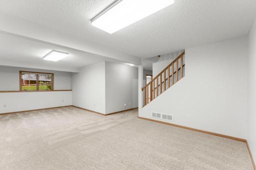 52-web-or-mls-1284 Quincy Cir-18 (2).jpg