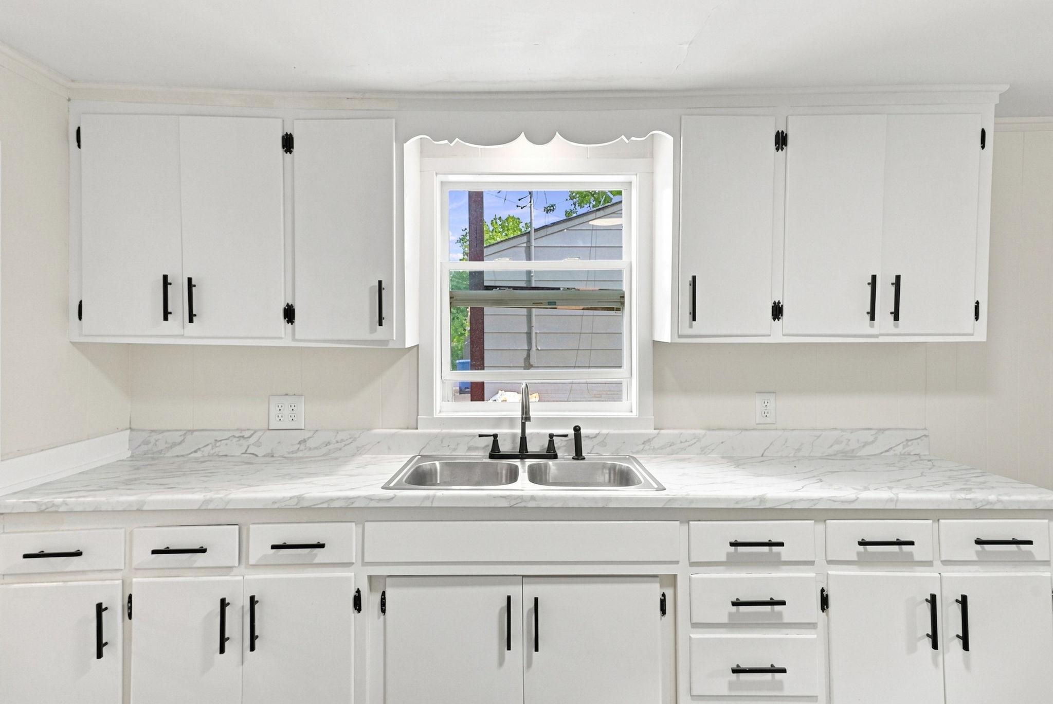 31-web-or-mls-483_Lawson_Avenue_West_Saint_Paul_08685.jpg