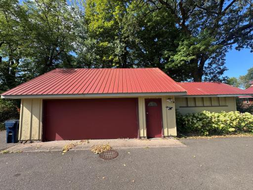 Spacious 500 sq foot garage