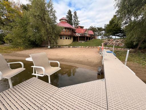 Private sandy beach & maintenance freedock.