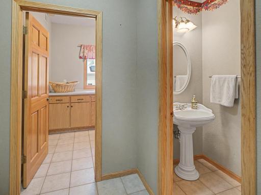 3107 Darcy Dr NE-116.jpg