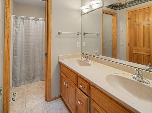 3107 Darcy Dr NE-125.jpg