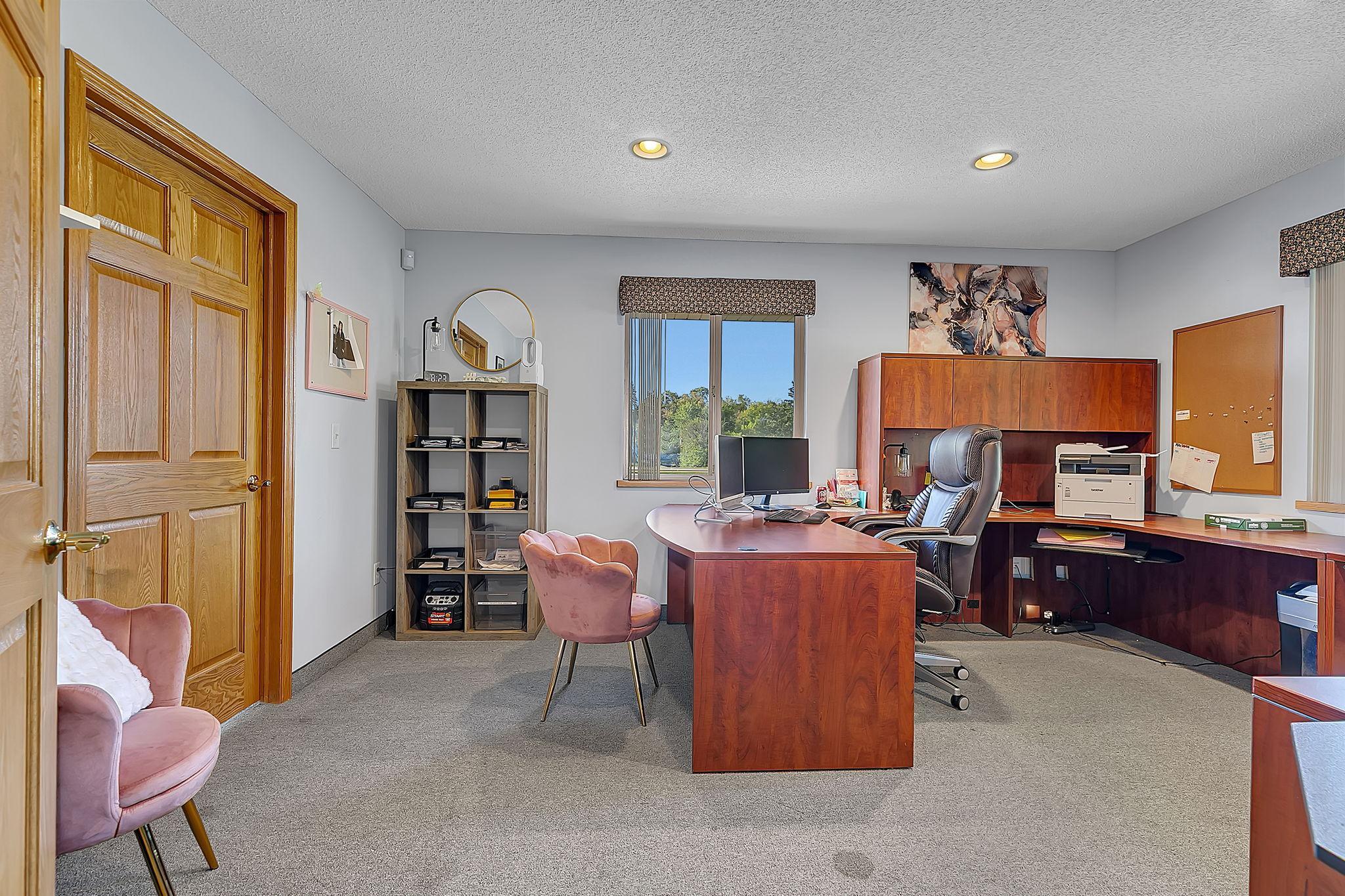 Room/office 1 Upper level