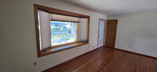 Living.rm.Baywindow.jpg