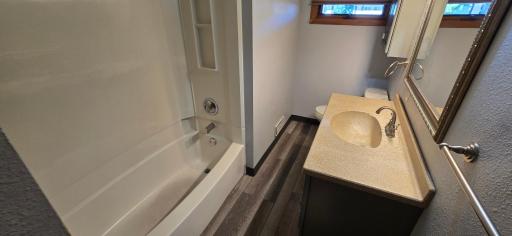 Main.flr.bath.jpg