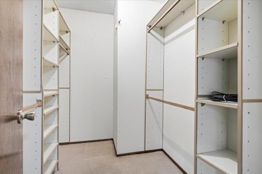 Bed 1 Closet