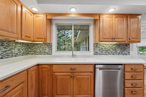 18-web-or-mls-19th Ave-S0508-018.jpg