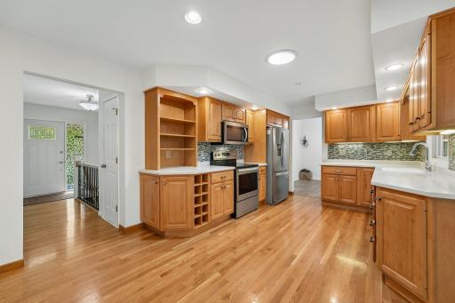16-web-or-mls-19th Ave-S0508-016.jpg
