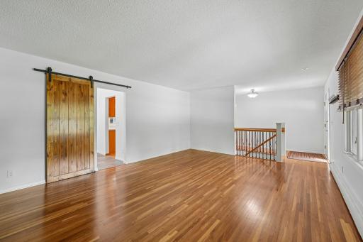 10-web-or-mls-19th Ave-S0508-010.jpg