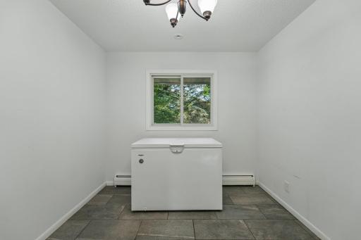 21-web-or-mls-19th Ave-S0508-021.jpg