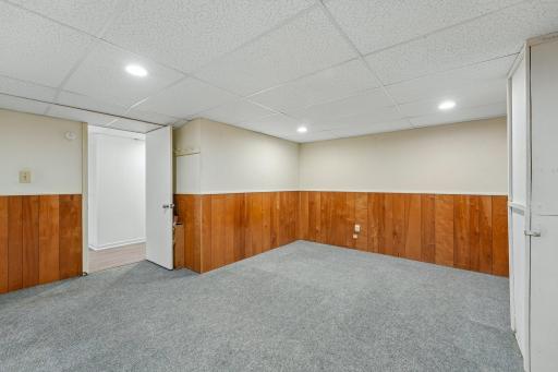41-web-or-mls-19th Ave-S0508-041.jpg