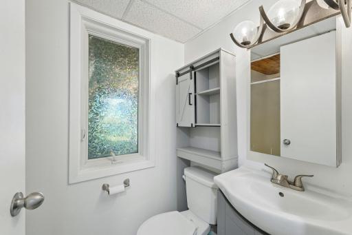 39-web-or-mls-19th Ave-S0508-039.jpg