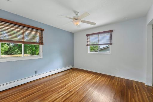 30-web-or-mls-19th Ave-S0508-030.jpg
