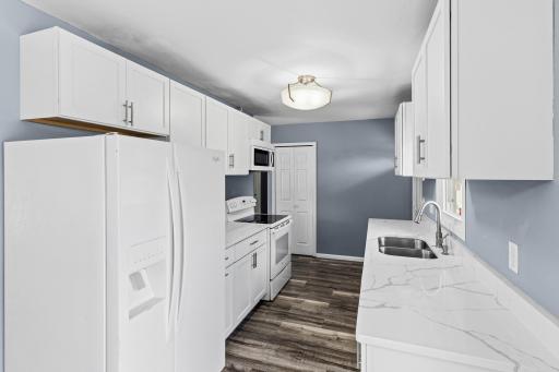 Kitchen equipped w/ quartz countertops & new cabinets