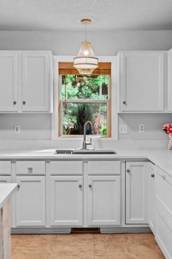 54-web-or-mls-3000 Devon Ln-54.jpg