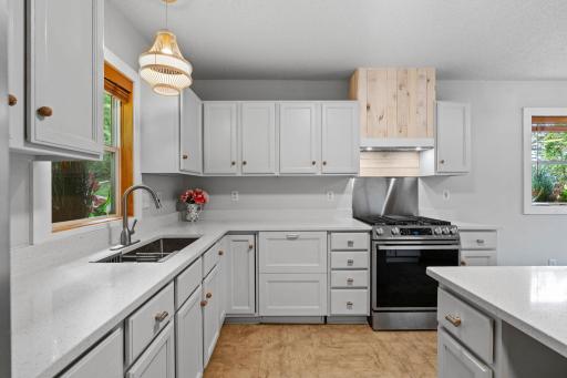 37-web-or-mls-3000 Devon Ln-37.jpg