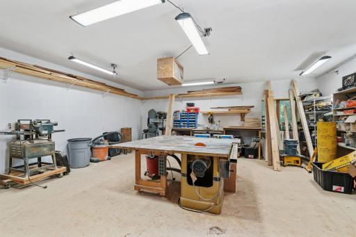 WOW! You're own home workshop! Complete spancrete space for those that love to build or create! Or turn into a golf simulator space!