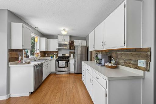 15-web-or-mls-New York Ave-S1808-015.jpg