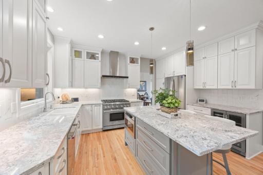 2021 Royale Drive, Eagan, MN 55122