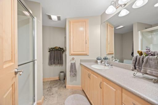2021 Royale Drive, Eagan, MN 55122