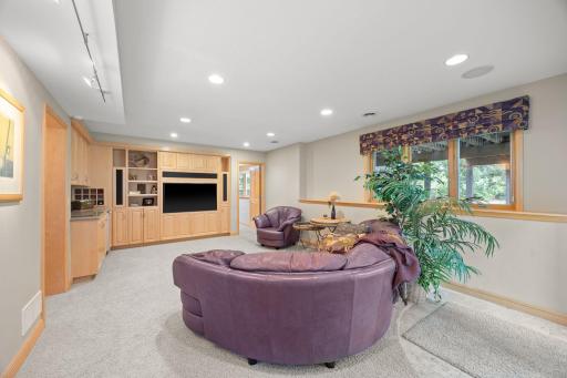 2021 Royale Drive, Eagan, MN 55122