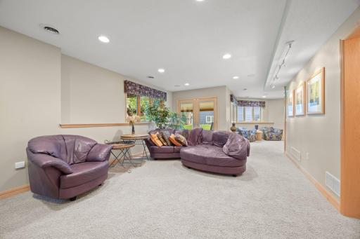 2021 Royale Drive, Eagan, MN 55122