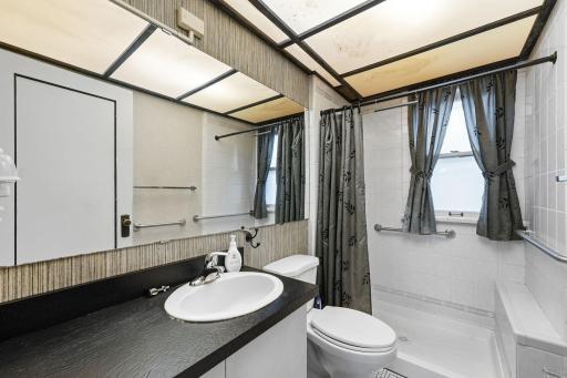 2114 E 2nd Street, Duluth, MN 55812