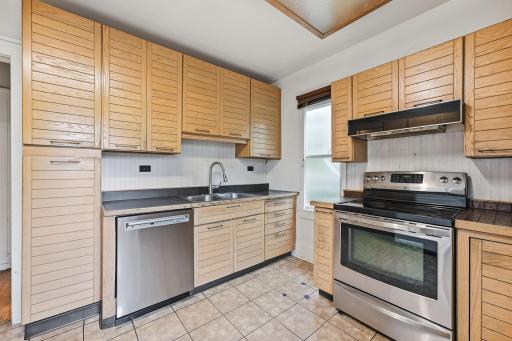 2114 E 2nd Street, Duluth, MN 55812