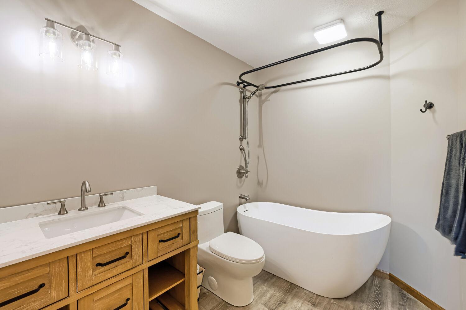 Upper level brand new bath is almost finished... :)