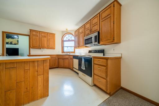 Dining to kitchen