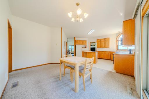 Dining to kitchen