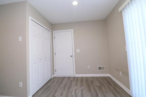 dinette/door to garage