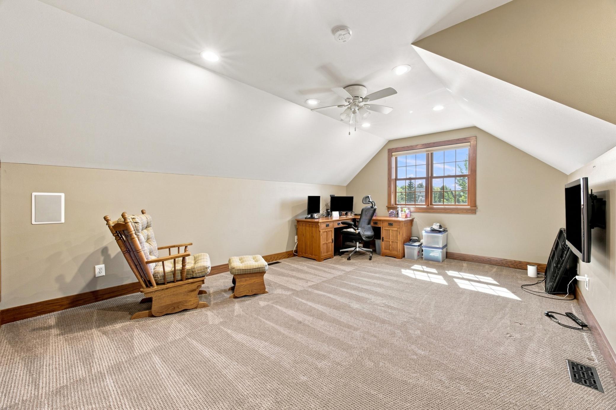 Office/Bonus/Flex Space