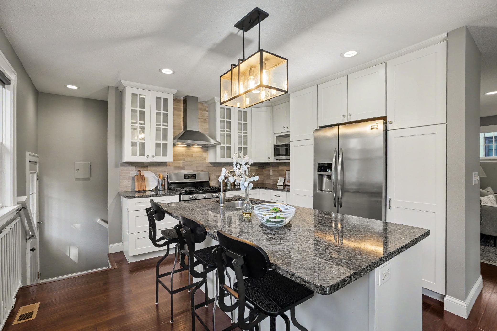 Kitchen w/ large granite island