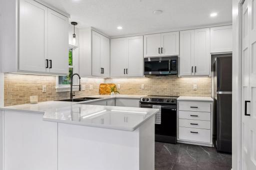 1370 Valley View Road, Chaska, MN 55318