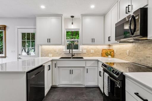 1370 Valley View Road, Chaska, MN 55318