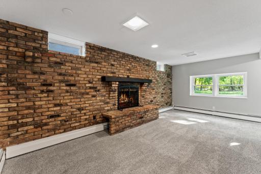 928 Griffin Avenue, Mahtomedi, MN 55115