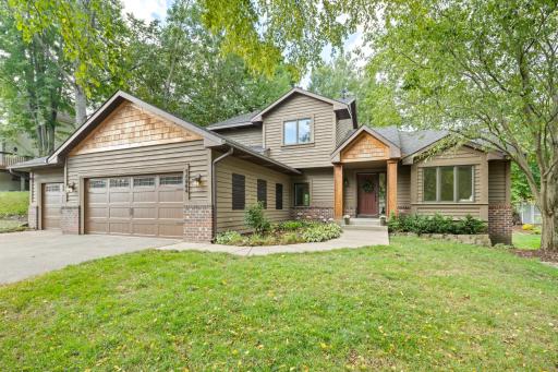 A quiet street. A private backyard. 3 separate living spaces. And absolutely nothing you need to fix before moving in. Welcome to 14964 River Oak Place, a beautifully updated 4 bedroom, 3 bathroom home in The Woodlands neighborhood of Dufferin Park!