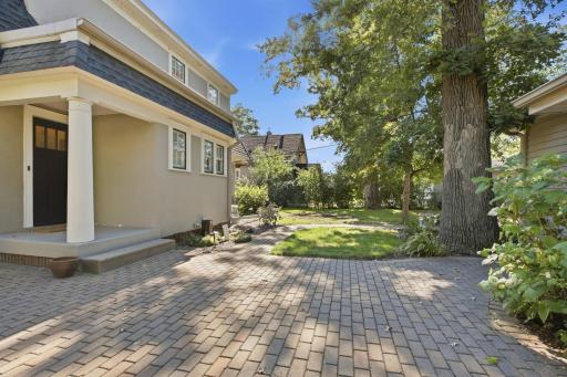 909 6th Avenue N, Saint Cloud, MN 56303