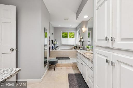 13789 Guild Avenue, Apple Valley, MN 55124
