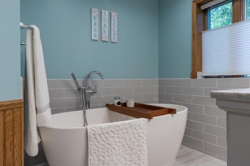 Soaker tub
