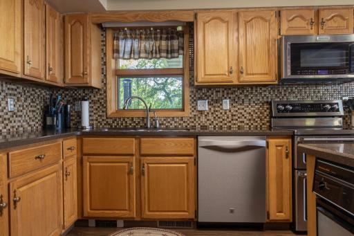 Kitchen sink w/window