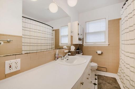 7558 5th st ne - Web Quality - 023 - 23 Bathroom.jpg