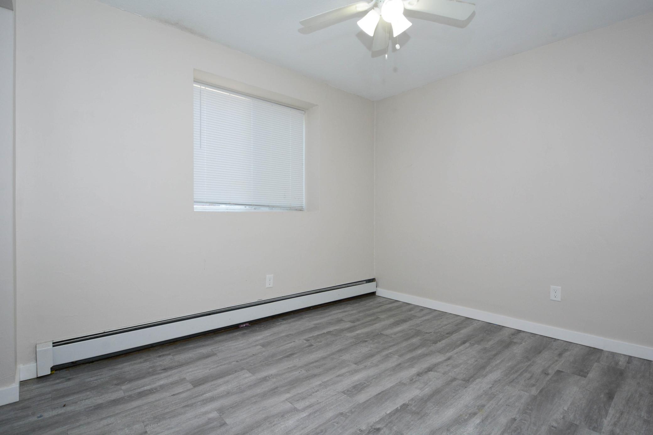 2725 Pleasant Ave (101) 008.jpg