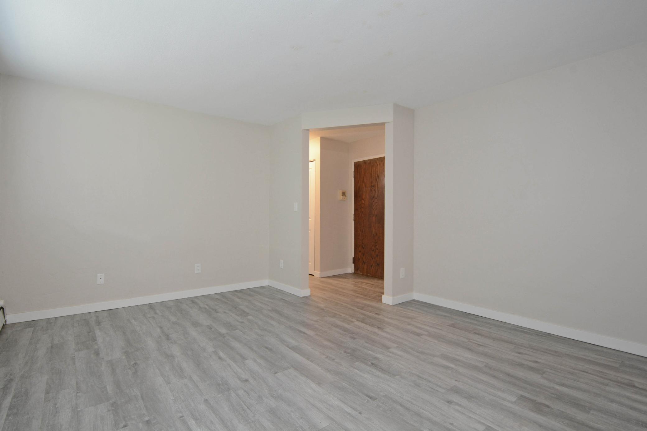 2725 Pleasant Ave (101) 007.jpg