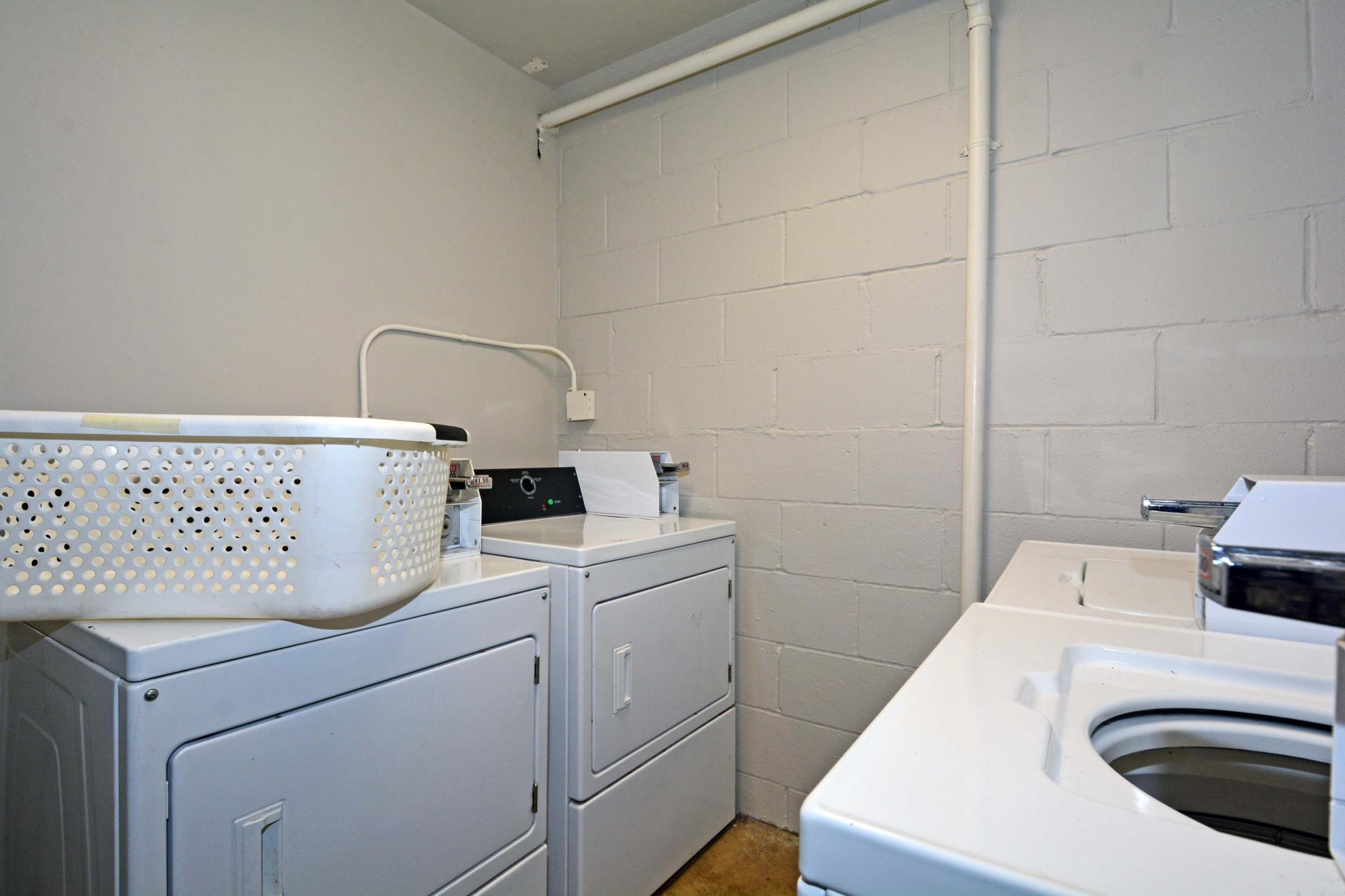 2725 Pleasant Ave (101) 012.jpg