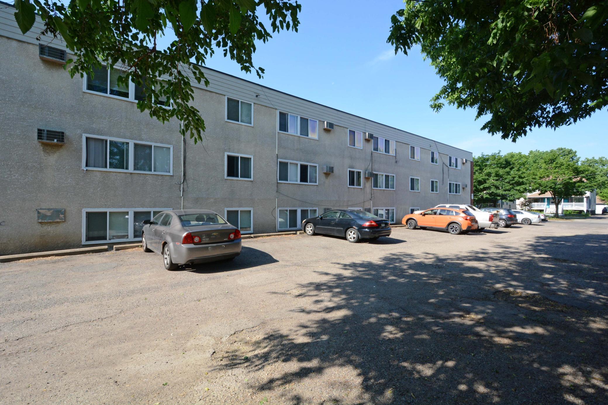 2725 Pleasant Ave (101) 014.jpg