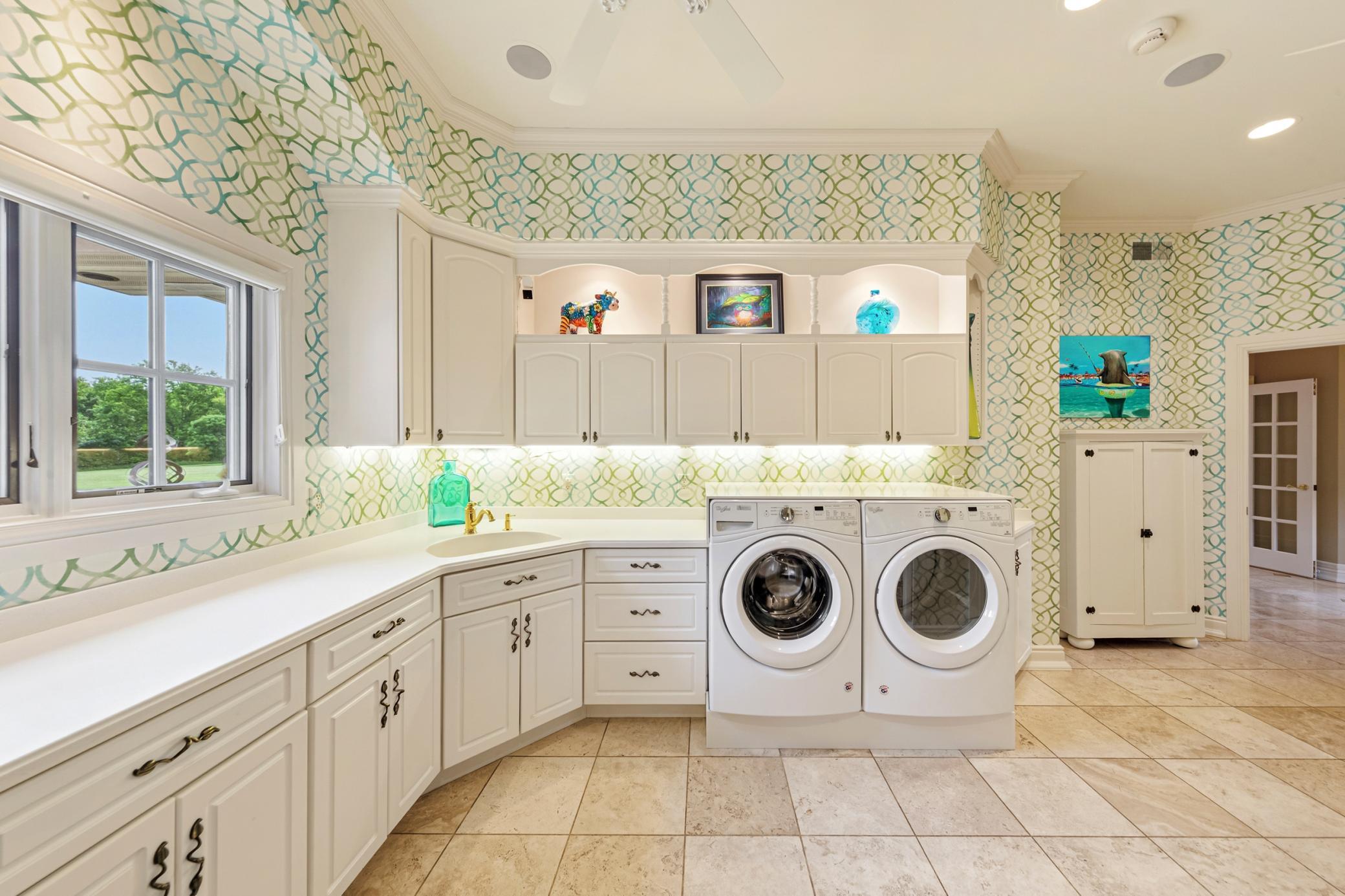 Mudroom/Laundry