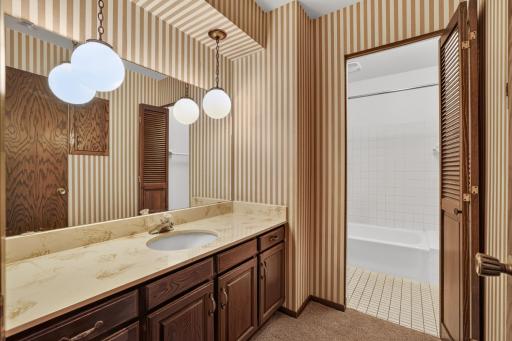 Main floor full bathroom